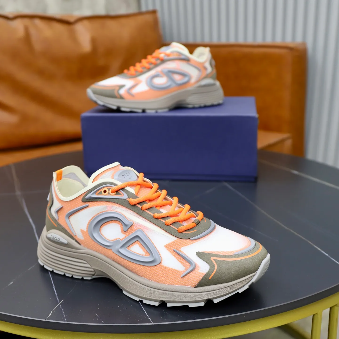 Ex-factory price: 560💰DIOR#B30 COUNTDOWN TECH shoes 1. Inspired by lighter running shoes this season 2. Made of multi-layer transparent nylon upper, futuristic 3. CD30 rubber logo on the tongue/heel to highlight the brand style 4. Equipped with ultra-light foam midsole for the ultimate comfortable wearing experience 5. The entire series uses WELDED (seamless bonding) technology to ensure durability and lightness 6. Full size dopamine color matching, 39-45 (38, 46 customized)